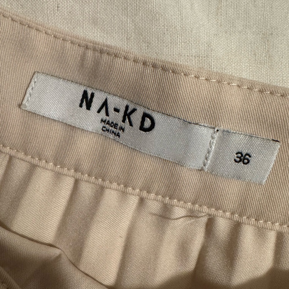 NA-KD Beige Cream Pleated Midi Skirt size 36/ US4 never worn NWOT - Picture 2 of 2